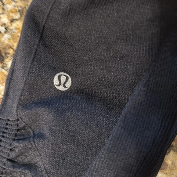 Lululemon black ribbed capris (see measurements) - Picture 6 of 6